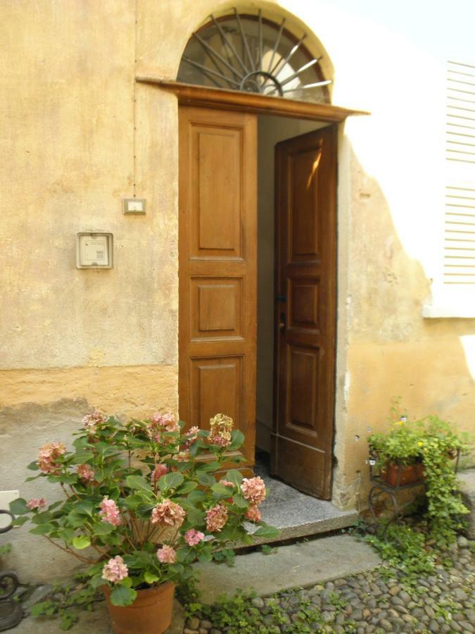 Al Vicolo Del Gallo Varallo Exterior foto