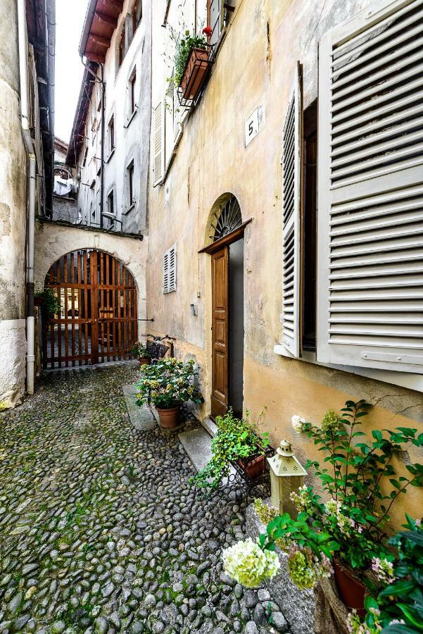 Al Vicolo Del Gallo Varallo Exterior foto